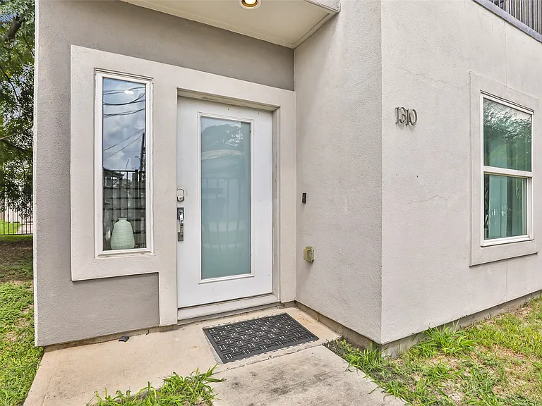 1310 Roberts St #1310 — Photo 12