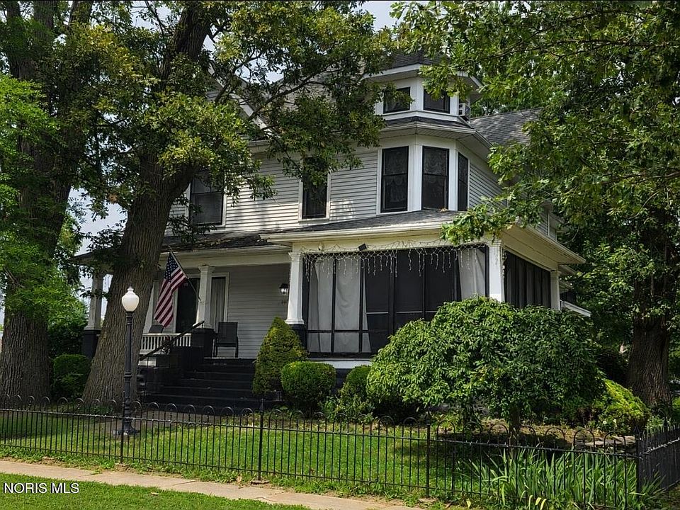 1st image of 841 E 3rd St