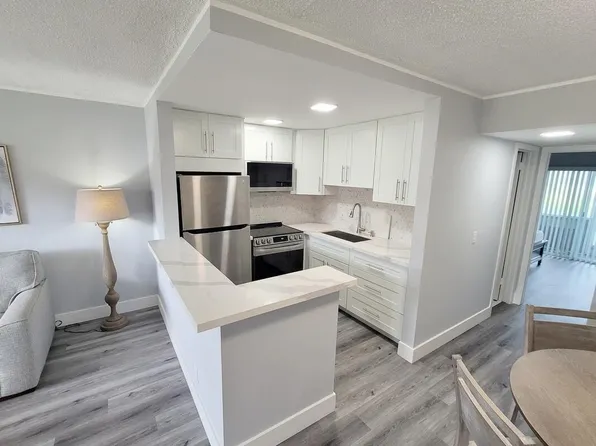 101 Hastings E #G, West Palm Beach, FL 33417