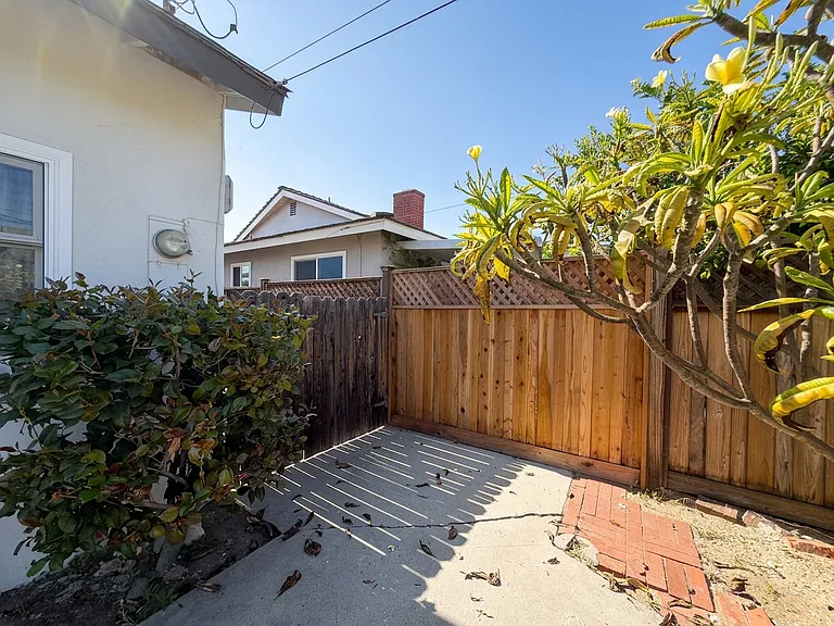 962 N Calmgrove Ave — Photo 32