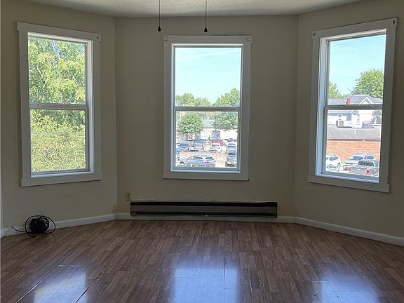 4th image of 112 Scammel St