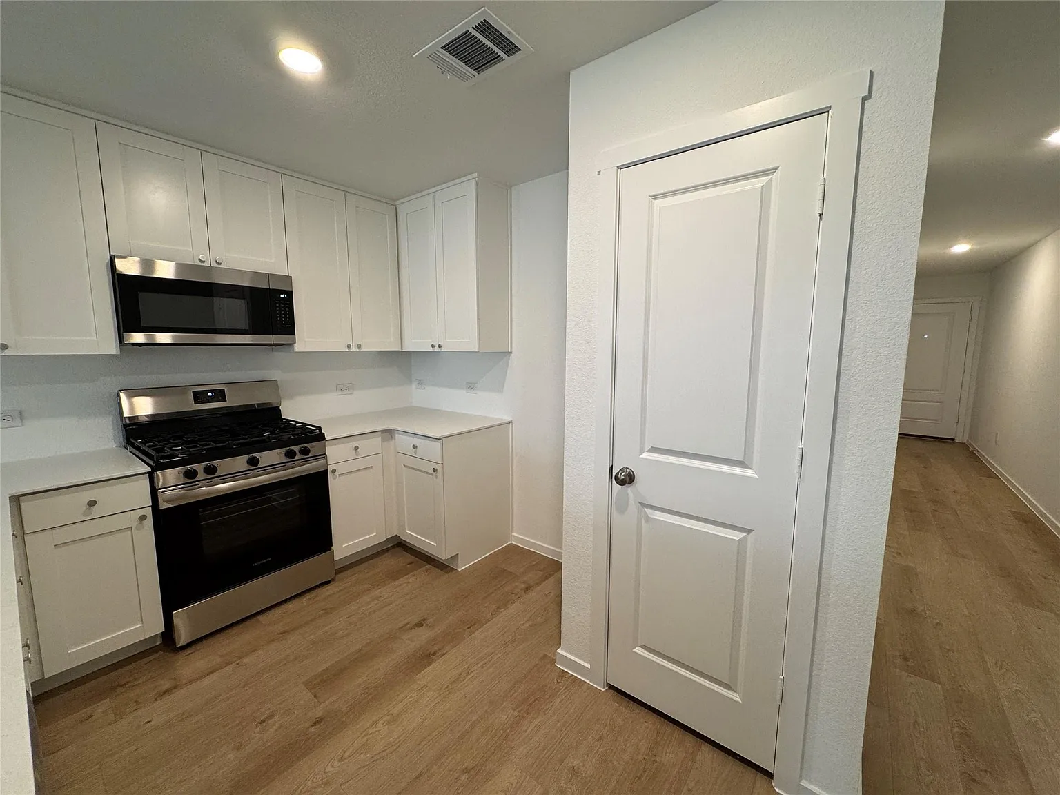 4 bed, 2.0 bath, 1500 sqft, $1,850 — Photo 4