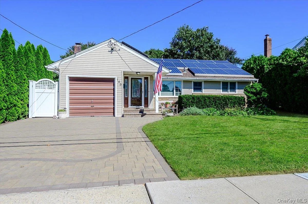 3 bed, 1.0 bath, 1115 sqft, $4,500 — Photo 1