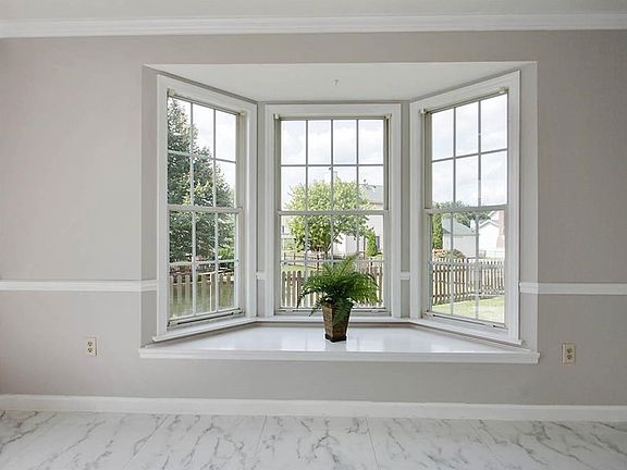 4th image of 2211 Woodedge Ct