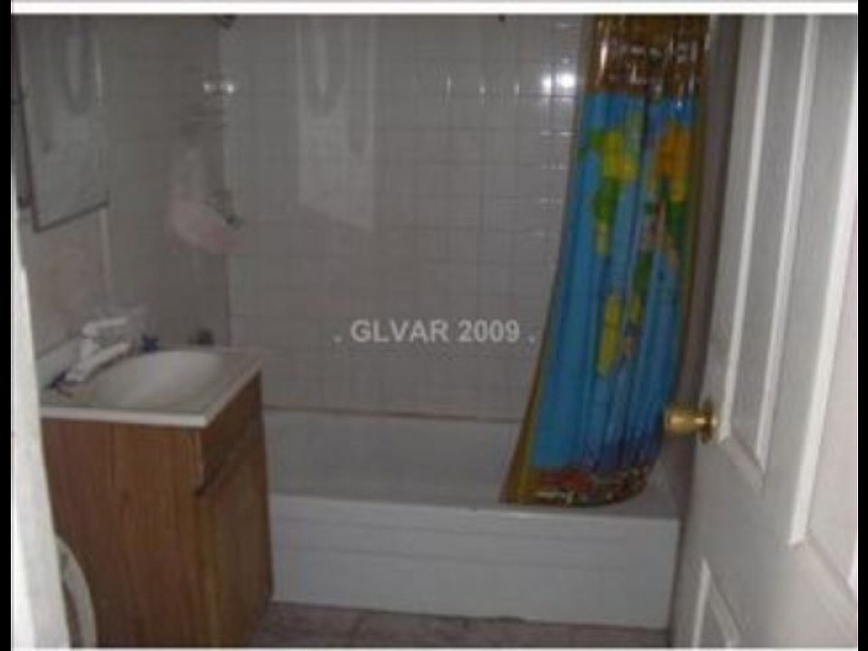 2nd image of 2327 Statz St APT 6