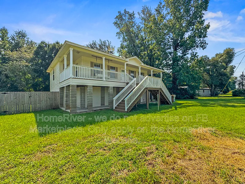 3 bed, 2.0 bath, 1275 sqft, $2,400 — Photo 2