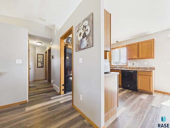 4th image of 4117 W 92nd St