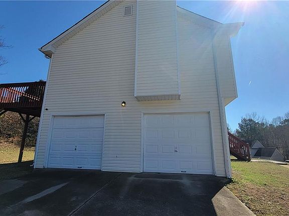 2nd image of 1620 Amelia Ct