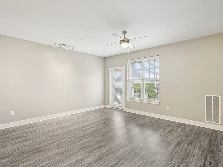 Bonavia Luxury Apartments — Photo 40