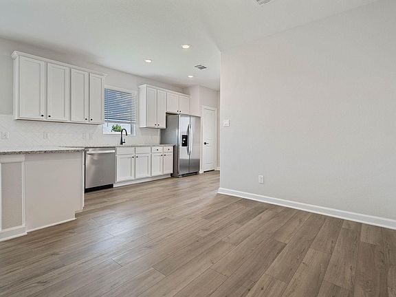 4th image of 10803 Hickory Ln