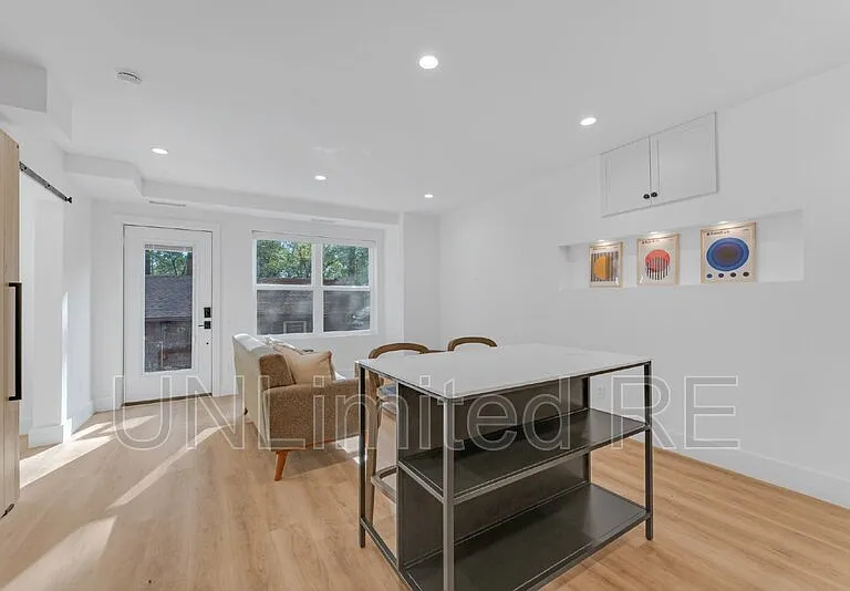 918 W Summit Ave #B — Photo 7