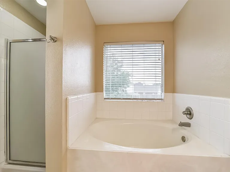 3818 Brook Garden Ln — Photo 34
