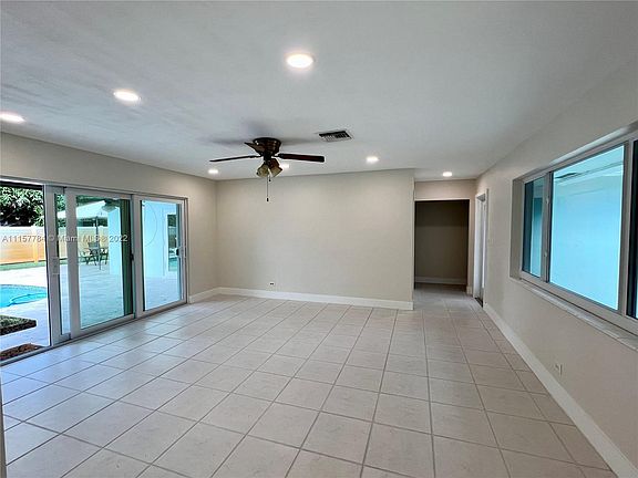 5th image of 741 Sandlewood Ln #741