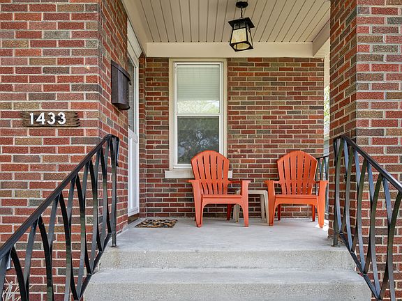 3rd image of 1433 Glencoe Ave