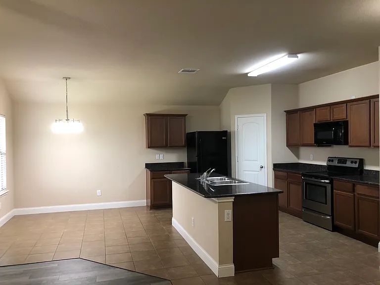 2127 Meadow View Dr — Photo 8