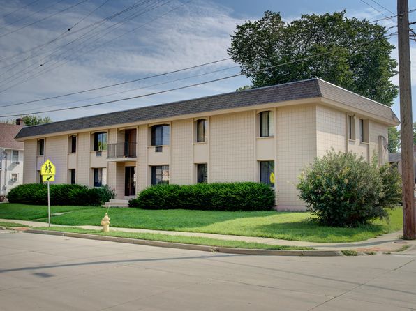 305 Maple Ave
