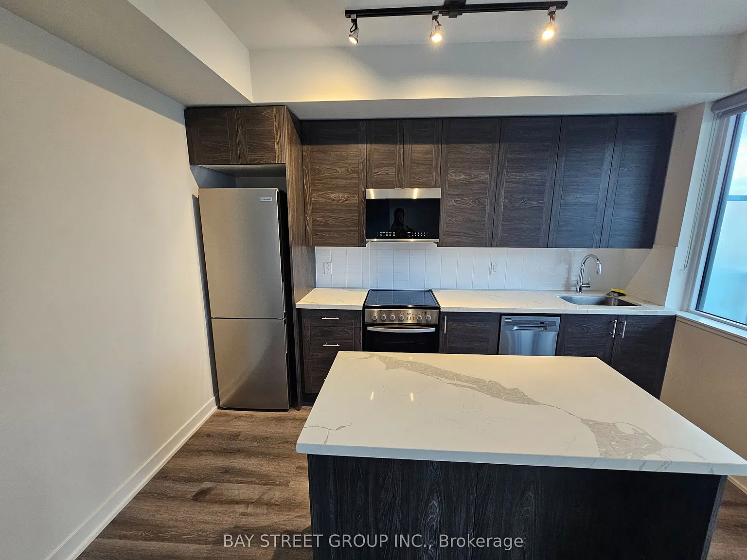 1 bed, $2,000 — Photo 3