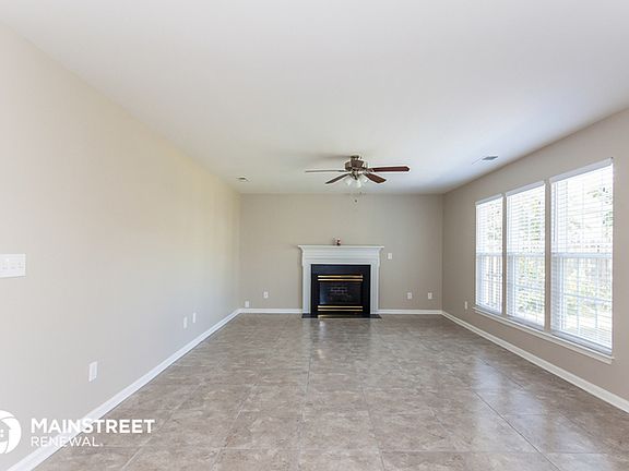 3rd image of 136 Barrington Dr