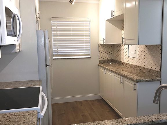 3rd image of 2825 SW 22nd Ave APT 207