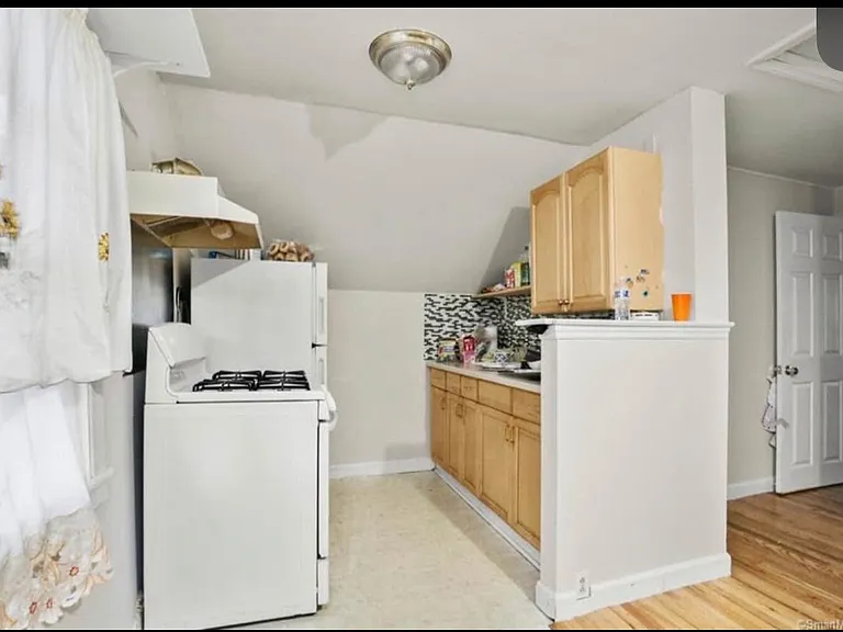 2 Oak St #2 — Photo 2