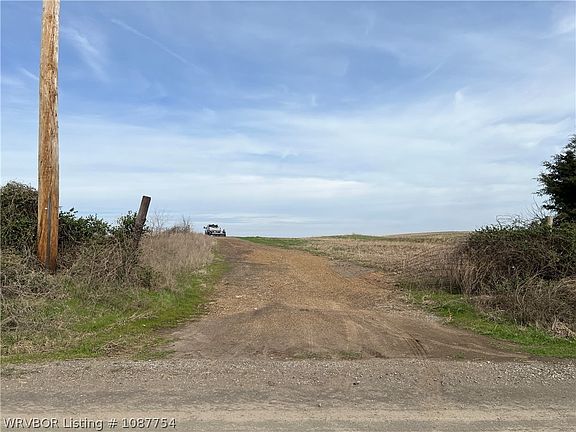 3rd image of 16978 Knot Hole Rd