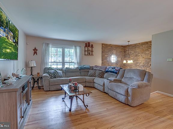 5th image of 257 Ashley Dr