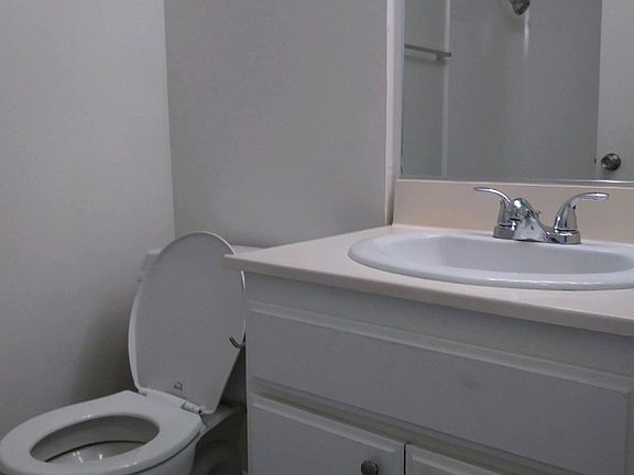 4th image of 8539 De Soto Ave #111