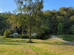 5438 Elk River Rd N, Elkview, WV 25071