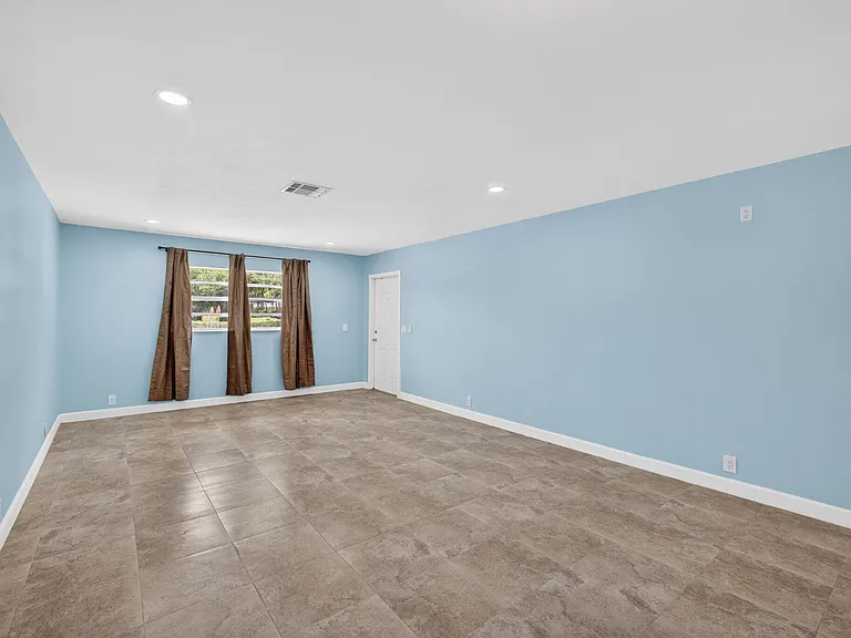 9484 Sun Ct — Photo 5