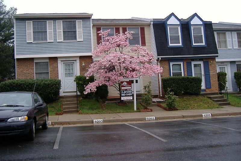 Front of Townhouse (middle)