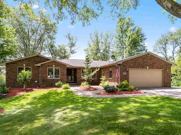 4823 Rapid Creek Rd NE, Iowa City, IA 52240