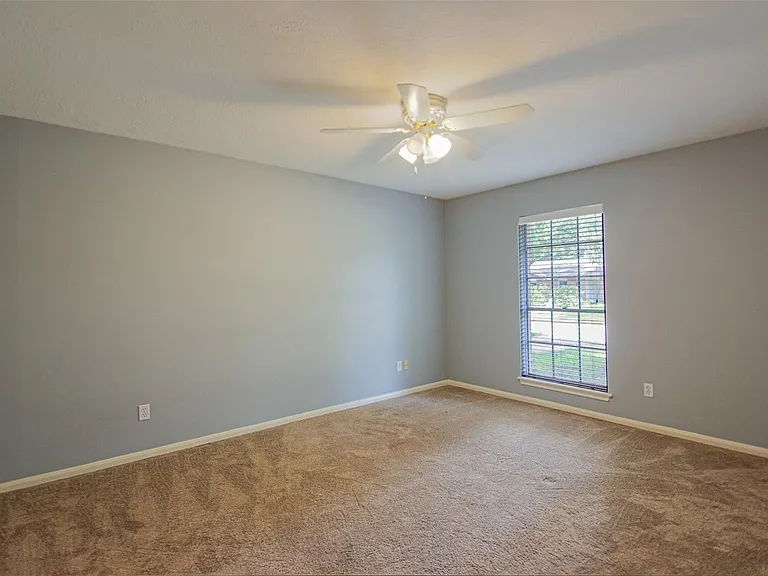 9710 Springmont Dr — Photo 8