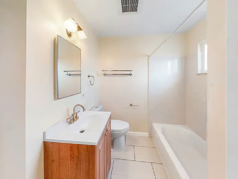 89 Dutton Ave #C — Photo 4