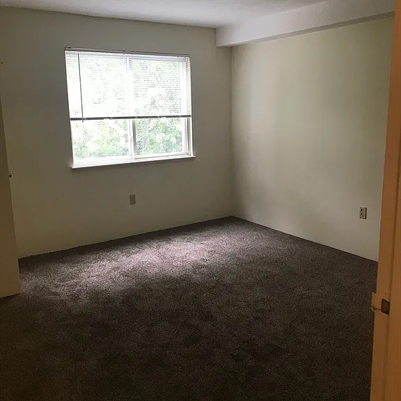 6 Post Oak Ln #8 — Photo 4