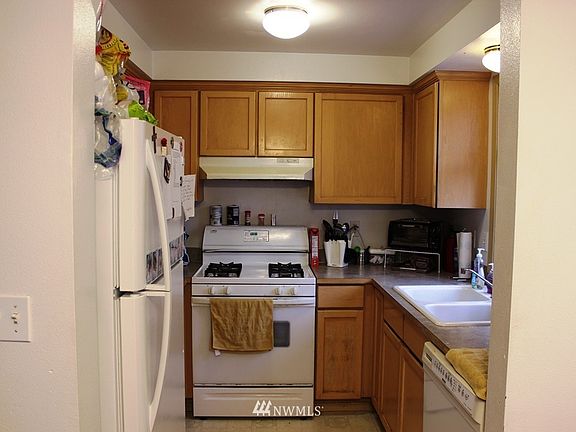 5th image of 15020 45th Avenue NE #201