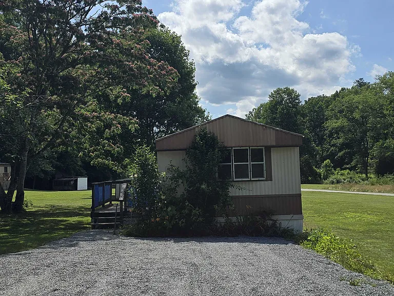 52 Lovdia Ln — Photo 4
