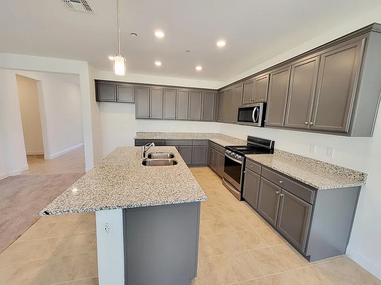 1561 Shirley Ave — Photo 4