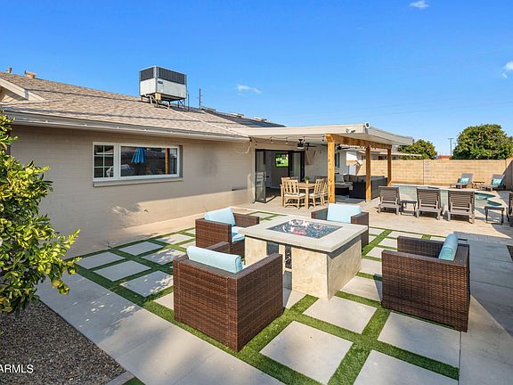 3rd image of 8731 E COLUMBUS Avenue