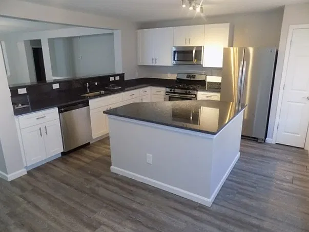 3 bed, 2.0 bath, 1865 sqft, $2,235 — Photo 3