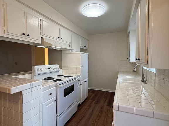 4th image of 518 Evergreen St APT 4