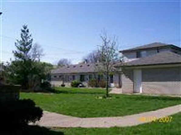 4531 Crooks Rd, Royal Oak, MI 48073