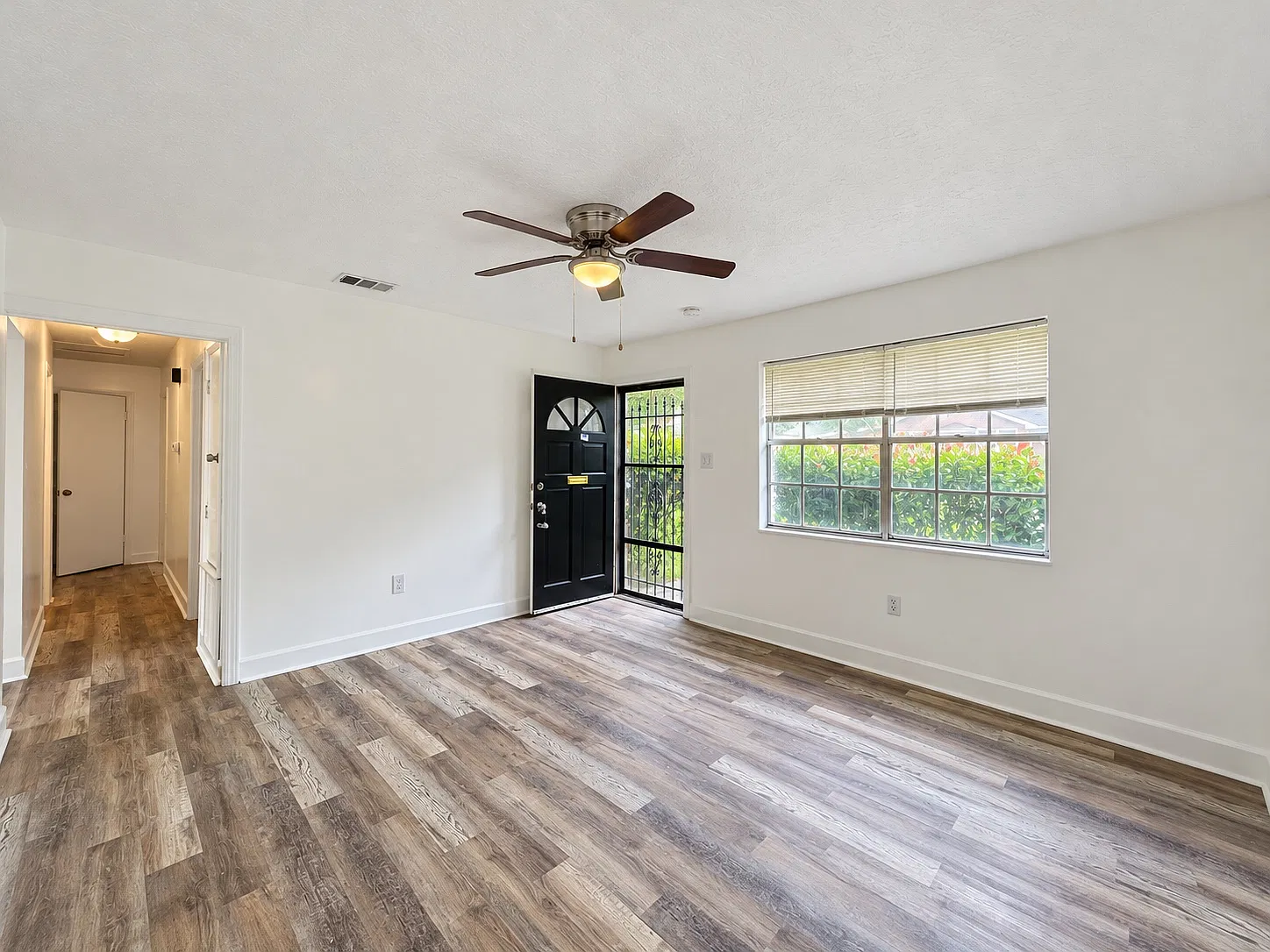 3 bed, 1077 sqft, $1,800 — Photo 3