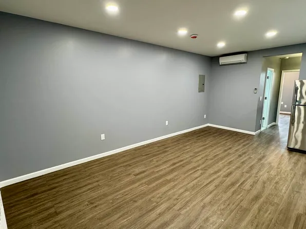 25-64 Steinway Street 3 image 3 of 13