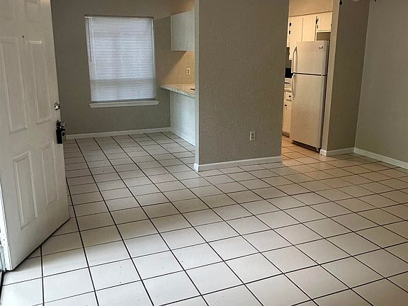 4th image of 1830 Sylvan Ct APT A