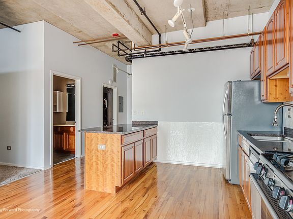 4th image of 6 S Laflin St APT 923