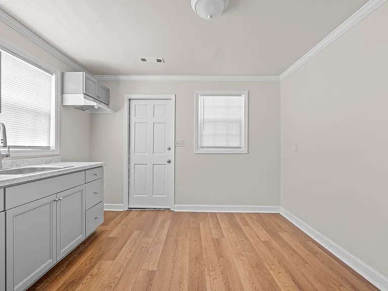 2214 Van Buren Ave #B — Photo 5