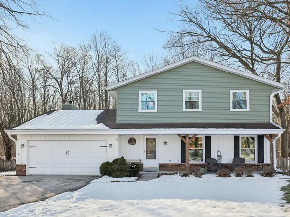 3821 South Sunny View DRIVE, New Berlin, WI 53151