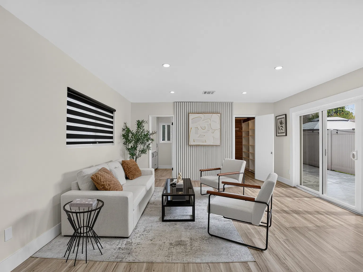 2 bed, 1000 sqft, $3,200 — Photo 3