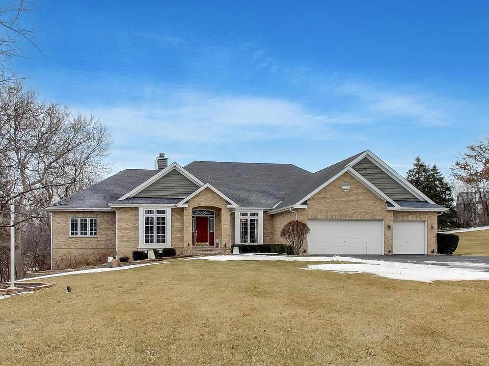 1st image of 18 Rosewood Dr