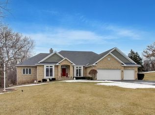 18 Rosewood Dr, Hawthorn Woods, IL 60047